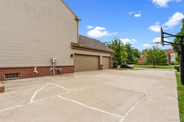 6323 Moonstone Drive, Grand Blanc Charter Township, MI 48439