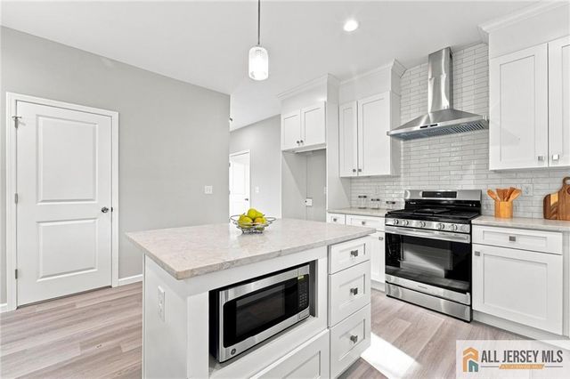 160 Hillside Avenue, Piscataway, NJ 08854