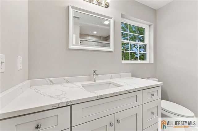 160 Hillside Avenue, Piscataway, NJ 08854