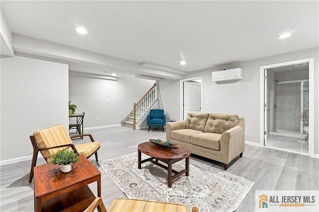 160 Hillside Avenue, Piscataway, NJ 08854