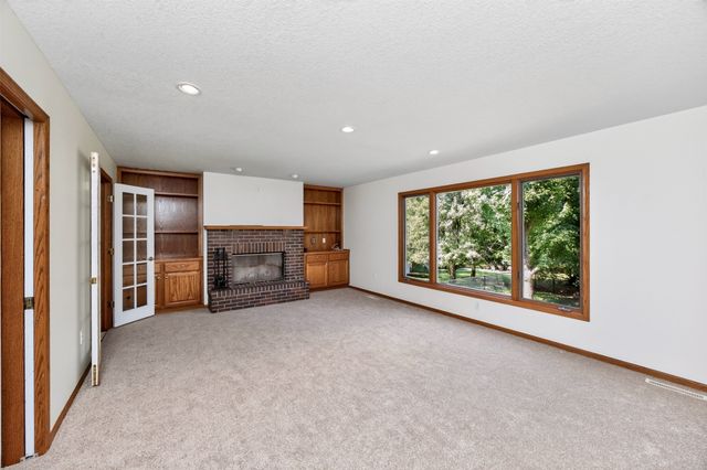 4616 93rd Street, Urbandale, IA 50322