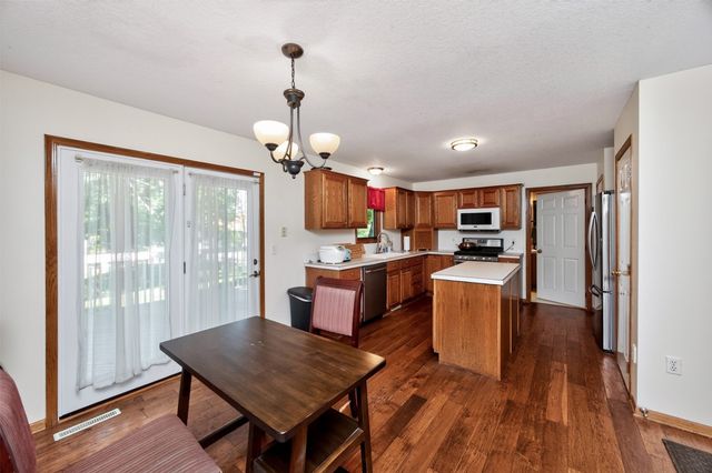 4616 93rd Street, Urbandale, IA 50322
