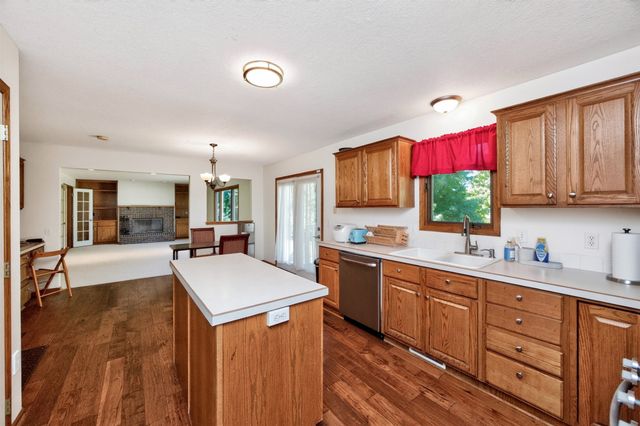 4616 93rd Street, Urbandale, IA 50322