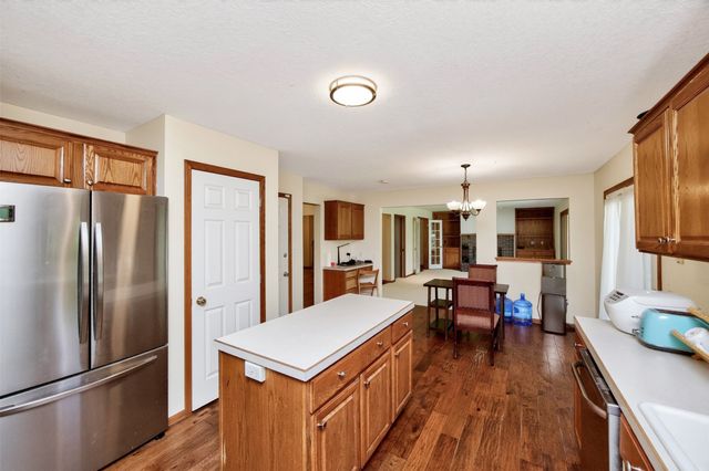 4616 93rd Street, Urbandale, IA 50322