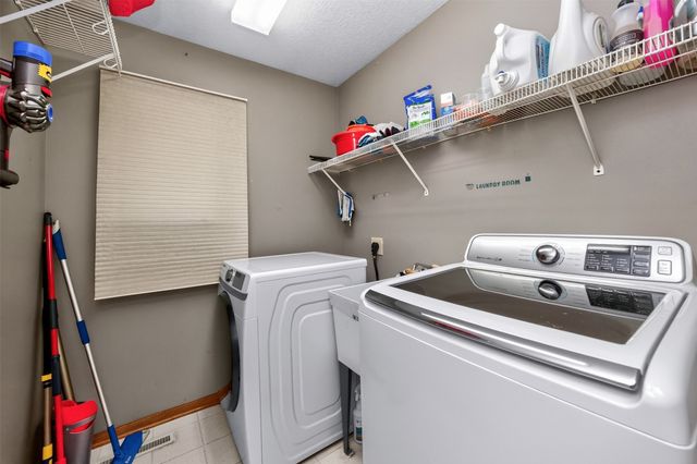4616 93rd Street, Urbandale, IA 50322