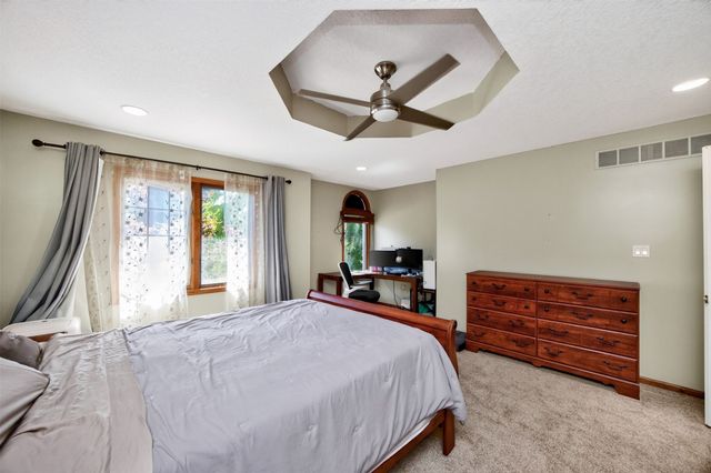 4616 93rd Street, Urbandale, IA 50322