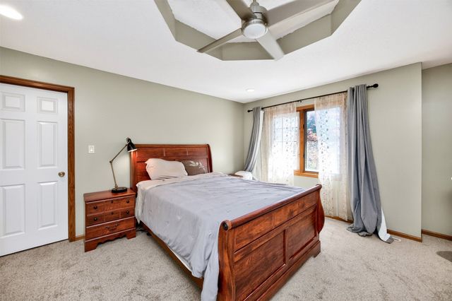 4616 93rd Street, Urbandale, IA 50322