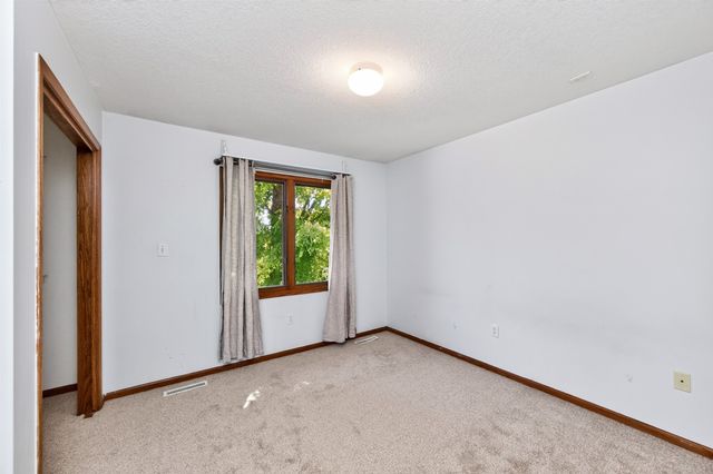 4616 93rd Street, Urbandale, IA 50322