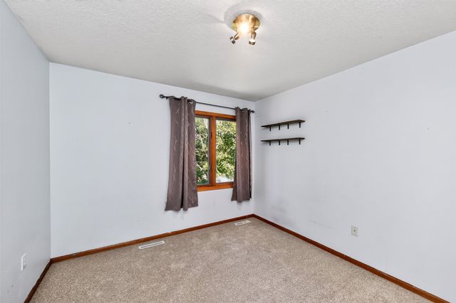 4616 93rd Street, Urbandale, IA 50322