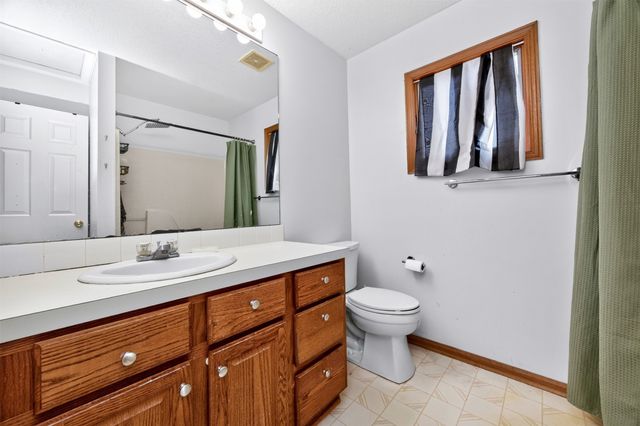 4616 93rd Street, Urbandale, IA 50322