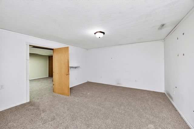 4616 93rd Street, Urbandale, IA 50322