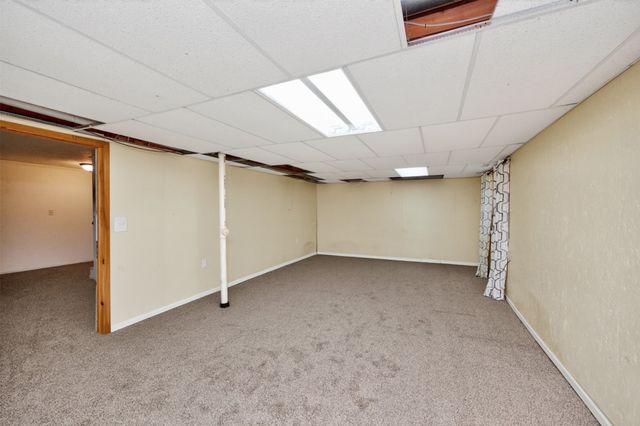 4616 93rd Street, Urbandale, IA 50322