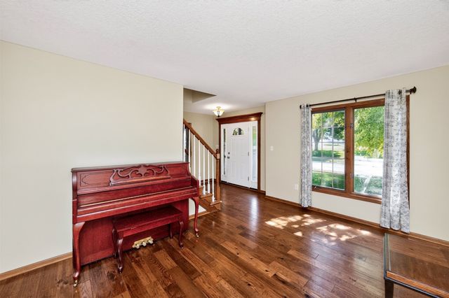 4616 93rd Street, Urbandale, IA 50322