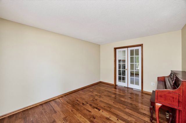 4616 93rd Street, Urbandale, IA 50322