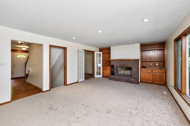 4616 93rd Street, Urbandale, IA 50322