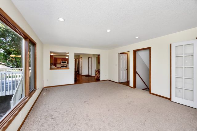 4616 93rd Street, Urbandale, IA 50322