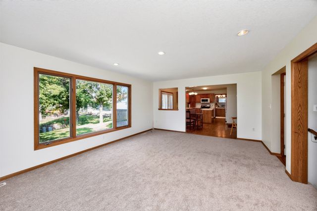 4616 93rd Street, Urbandale, IA 50322