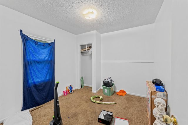 914 Riverside Blvd, Salina, KS 67401