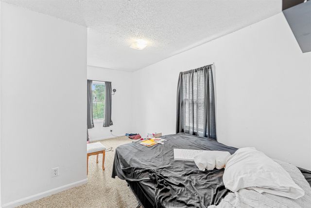 914 Riverside Blvd, Salina, KS 67401