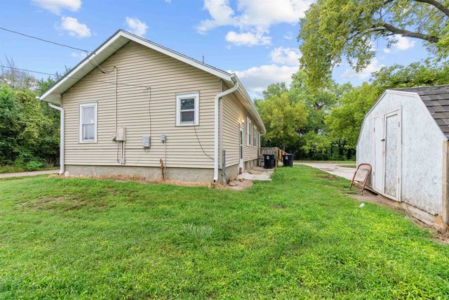 914 Riverside Blvd, Salina, KS 67401