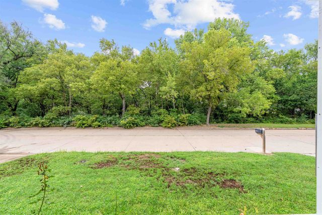 914 Riverside Blvd, Salina, KS 67401