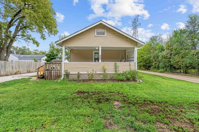 914 Riverside Blvd, Salina, KS 67401