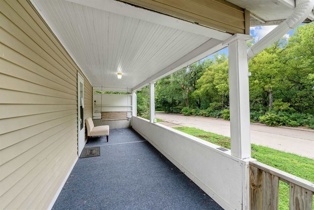 914 Riverside Blvd, Salina, KS 67401