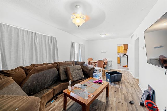 914 Riverside Blvd, Salina, KS 67401