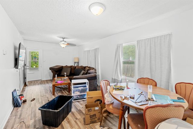 914 Riverside Blvd, Salina, KS 67401