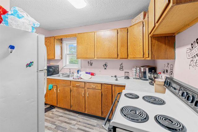 914 Riverside Blvd, Salina, KS 67401