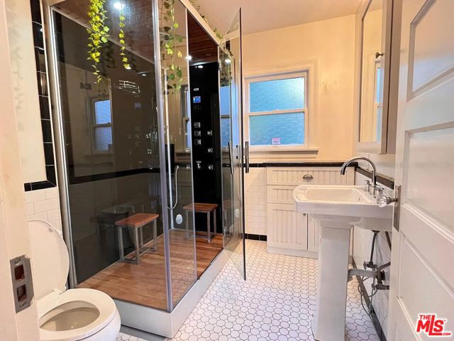 6776 Milner Road, Los Angeles, CA 90068
