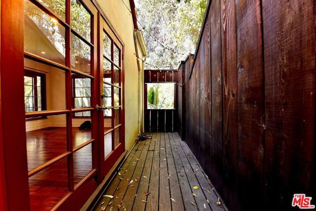 6776 Milner Road, Los Angeles, CA 90068
