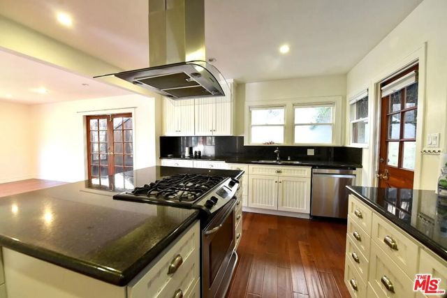 6776 Milner Road, Los Angeles, CA 90068
