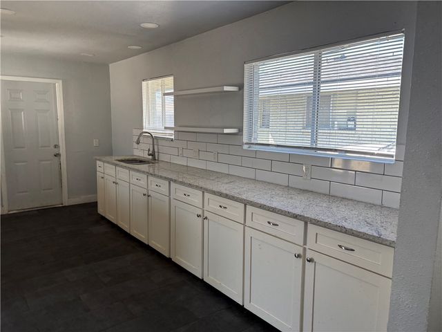 4013 Kingston Dr, Corpus Christi, TX 78411