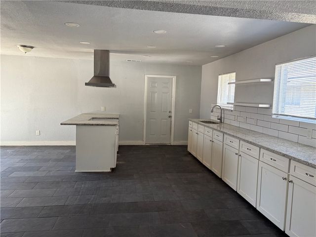 4013 Kingston Dr, Corpus Christi, TX 78411