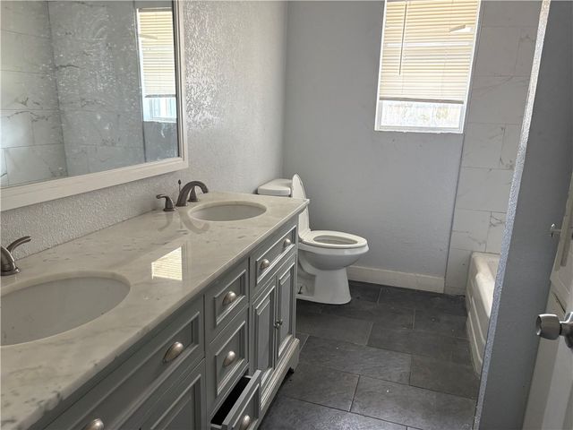 4013 Kingston Dr, Corpus Christi, TX 78411