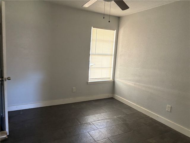 4013 Kingston Dr, Corpus Christi, TX 78411