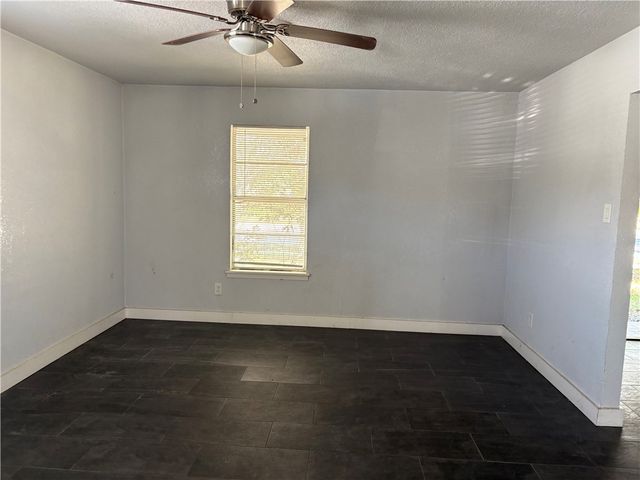 4013 Kingston Dr, Corpus Christi, TX 78411