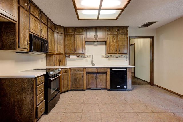 6900 Saddle Road, Edmond, OK 73034