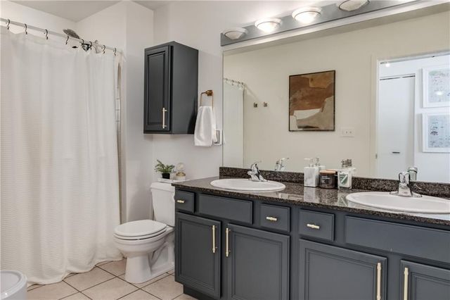 2107 Grand Avenue 1001-1002, Kansas City, MO 64108