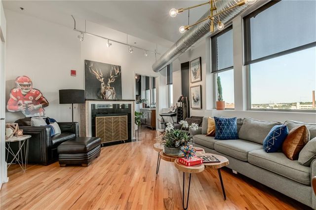 2107 Grand Avenue 1001-1002, Kansas City, MO 64108