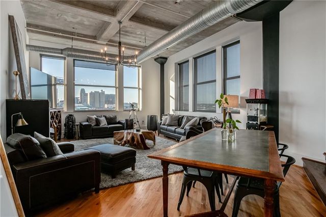 2107 Grand Avenue 1001-1002, Kansas City, MO 64108