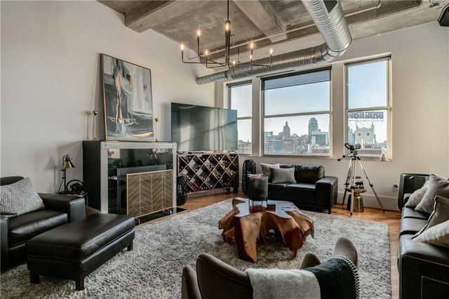 2107 Grand Avenue 1001-1002, Kansas City, MO 64108