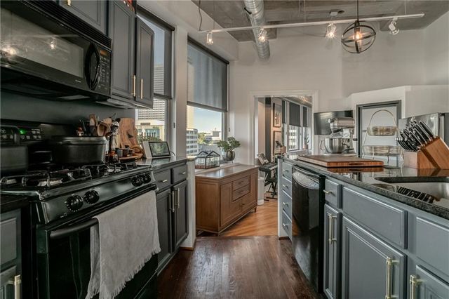 2107 Grand Avenue 1001-1002, Kansas City, MO 64108