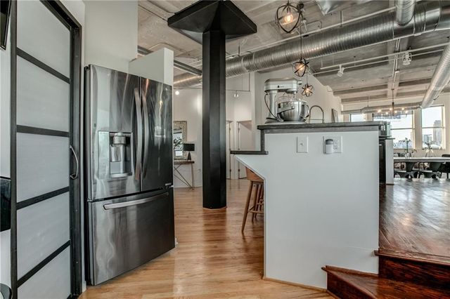 2107 Grand Avenue 1001-1002, Kansas City, MO 64108