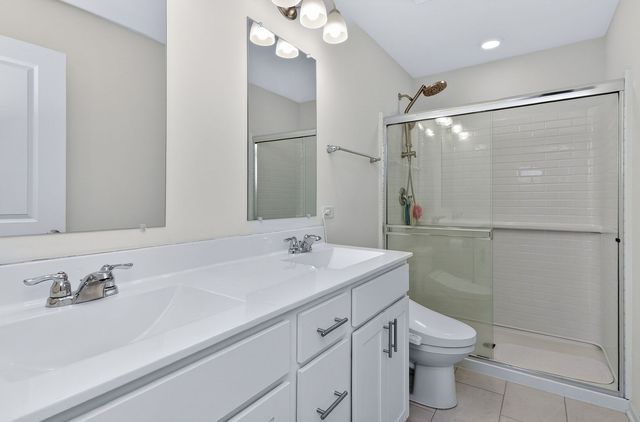 2213 Venture Drive, Schaumburg, IL 60173