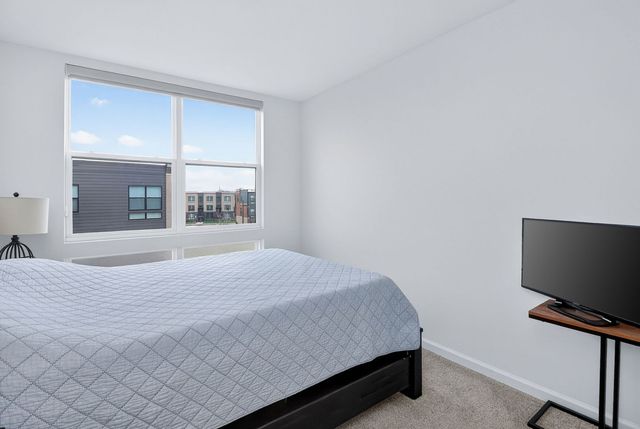 2213 Venture Drive, Schaumburg, IL 60173