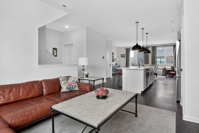 2213 Venture Drive, Schaumburg, IL 60173