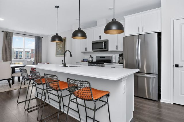 2213 Venture Drive, Schaumburg, IL 60173