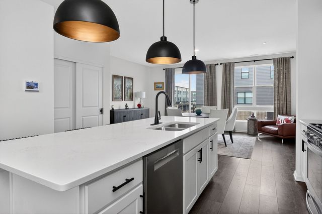 2213 Venture Drive, Schaumburg, IL 60173